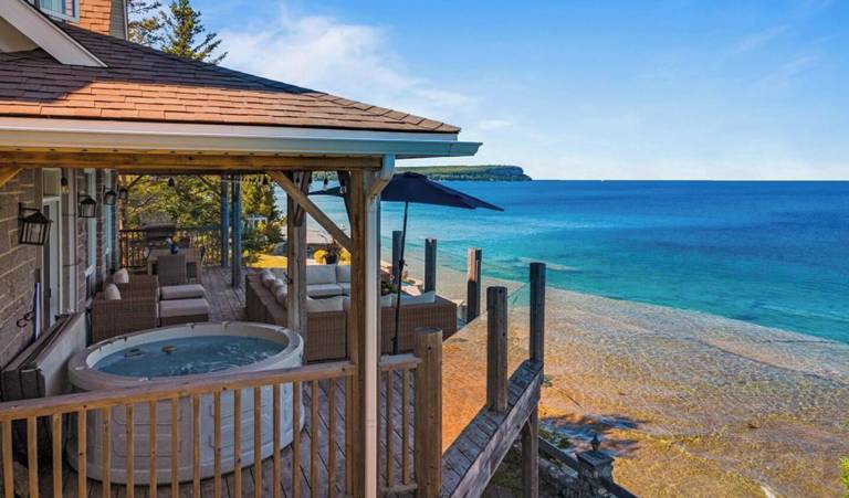 Cabin Lion's Head