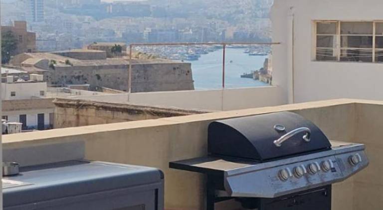Holiday apartment | Near Lower Barrakka Gardens — photo 5