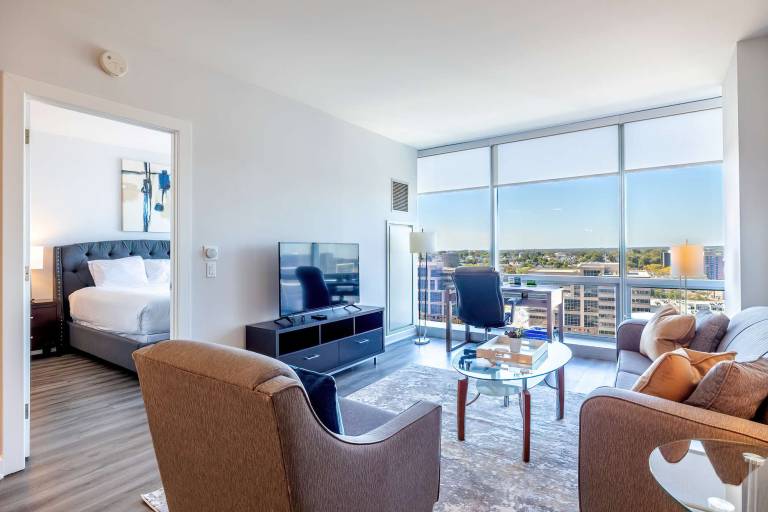 Luxury Apartment in Stamford Gym Pool Access