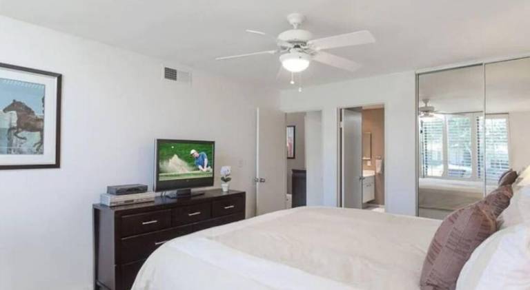 Vacation home with jacuzzi & pool — photo 2