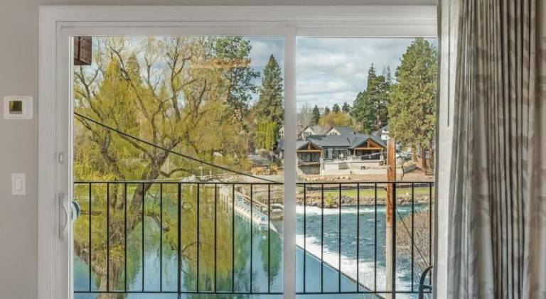 Charming vacation home with pool | Pets allowed — photo 4