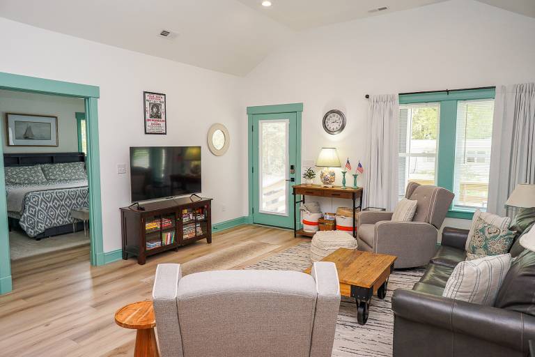 1 Mi to Dtwn Manteo: Dog-Friendly Home w/ Deck — photo 5
