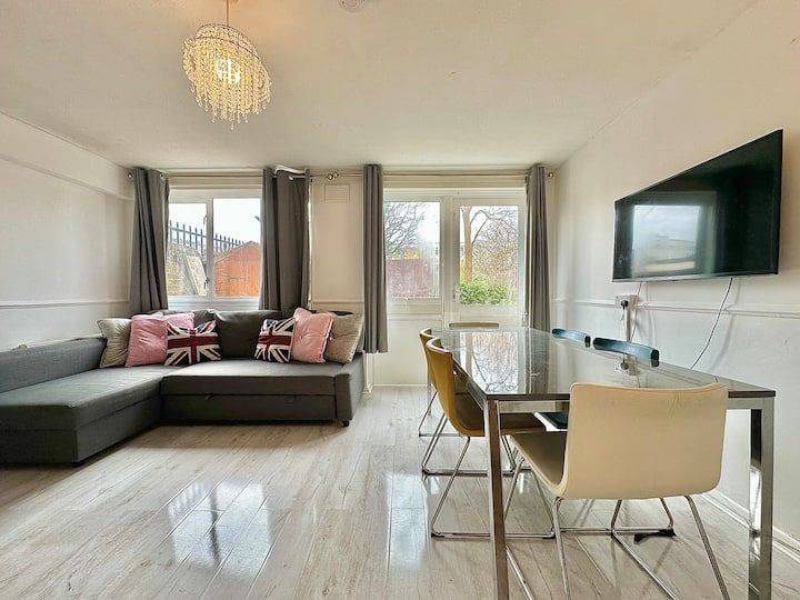 90 M² House ∙ 3 Bedrooms ∙ 14 Guests - London, UK