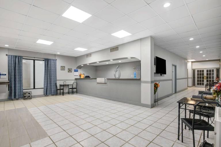 Motel 6 Chickasha, OK — photo 3