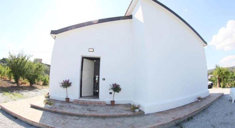 Pleasant house with grill, yard & jacuzzi | Pets allowed — photo 4