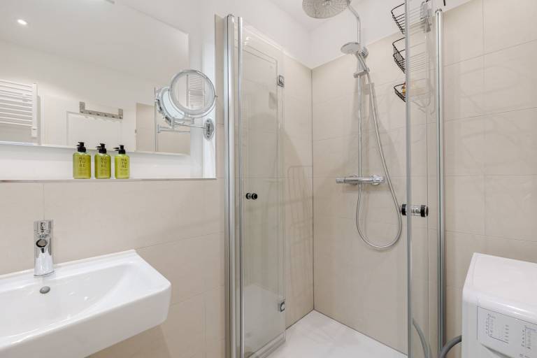 Bezauberndes, stilvolles City Appartement mit Ost -und Westbalkon — photo 4
