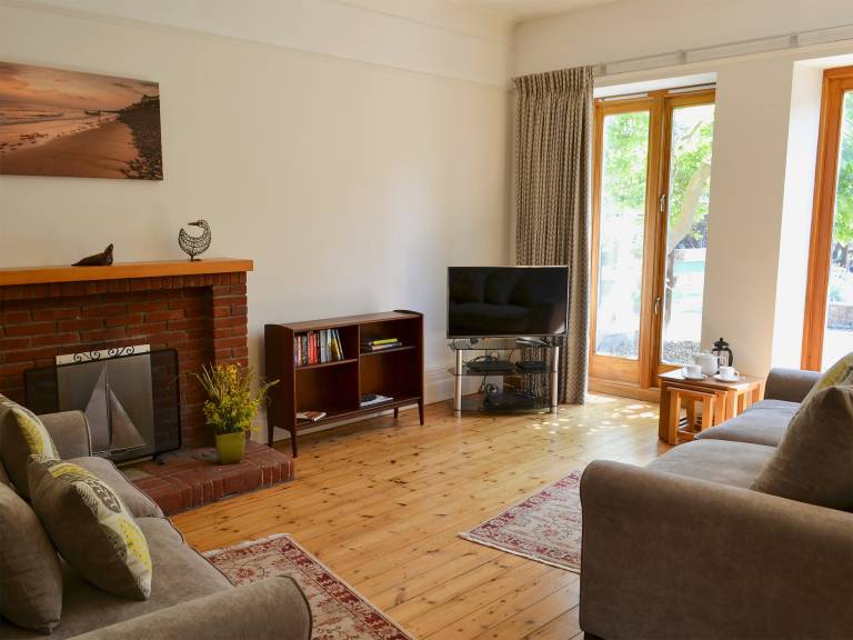 Cottage  Salthouse