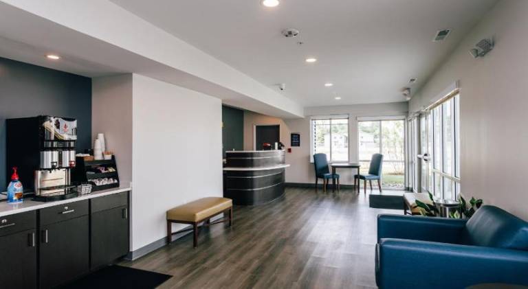 StayAPT Suites Louisville North-Clarksville — photo 4