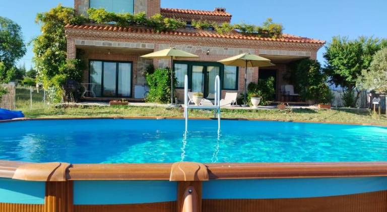 Vacation home with pool | Pets are welcome — photo 2
