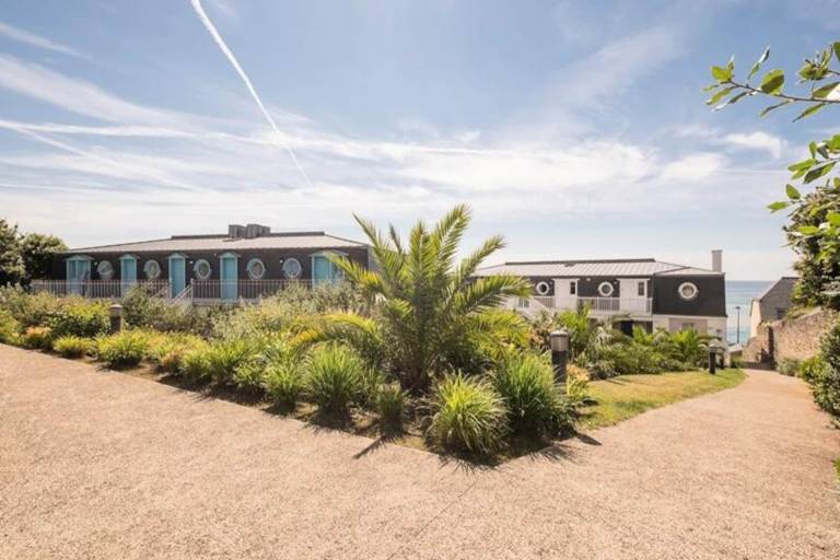 Apartment with pool | Next to the beach | Pet-friendly in Audierne