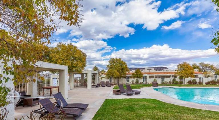 Charming holiday apartment with pool & hot tub | Pets allowed — photo 3