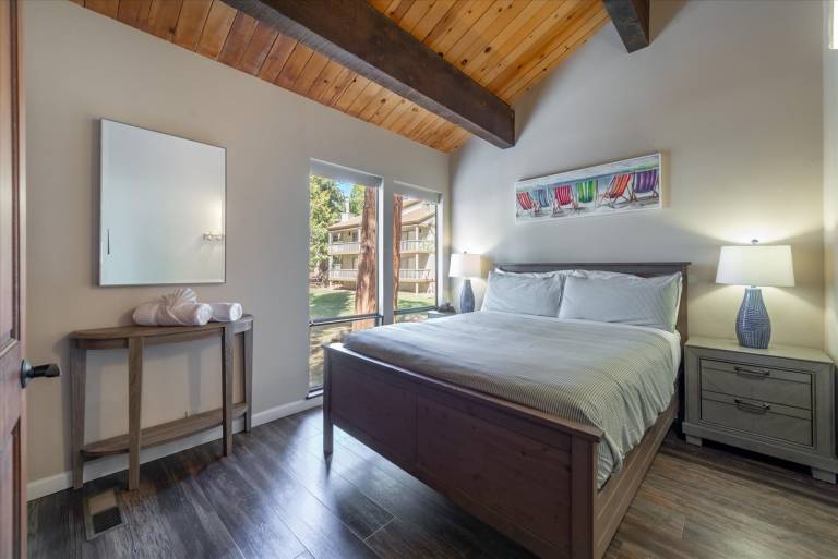 Condo with hot tub & pool — photo 4
