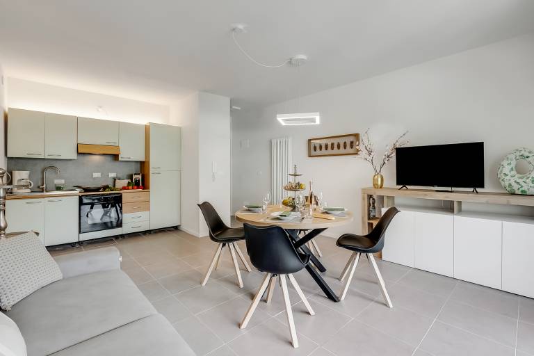 Holiday apartment with patio | Water view — photo 3