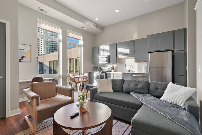 CozySuites in Marquee 1BR King with pool gym