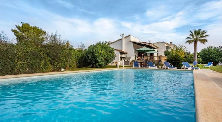 Beautiful villa with pool | Next to the beach | Pets are welcome in Manacor