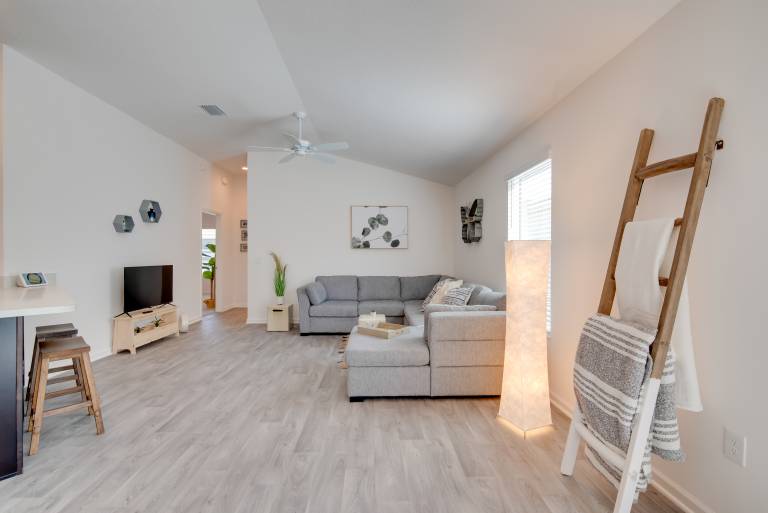 Home in The Villages Near Town Centers! — photo 4