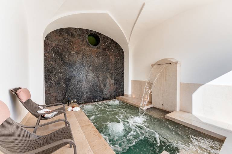 Villa with barbeque, private pool & patio | Sea view — photo 5