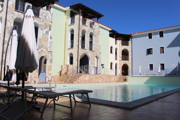 Apartment with garden, patio & private pool — photo 3