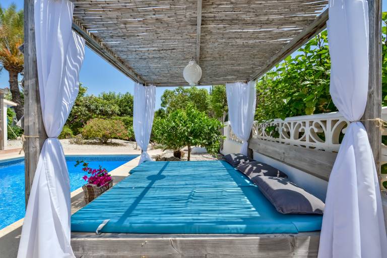 Villa with garden, barbecue & terrace — photo 4