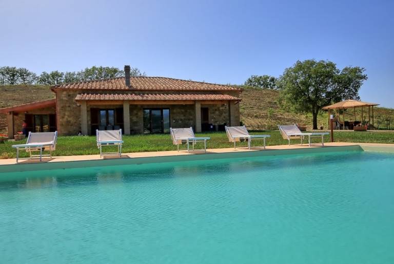 Family-friendly spacious villa with private pool & yard | Dogs allowed — photo 2