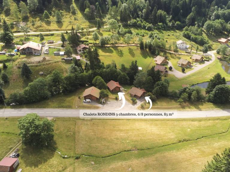 Chalet with patio, garden & barbeque — photo 3