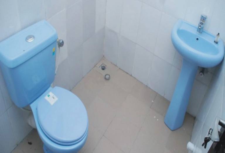 Child-friendly private room with jacuzzi, garden & private pool | Pool view | Pets allowed — photo 4