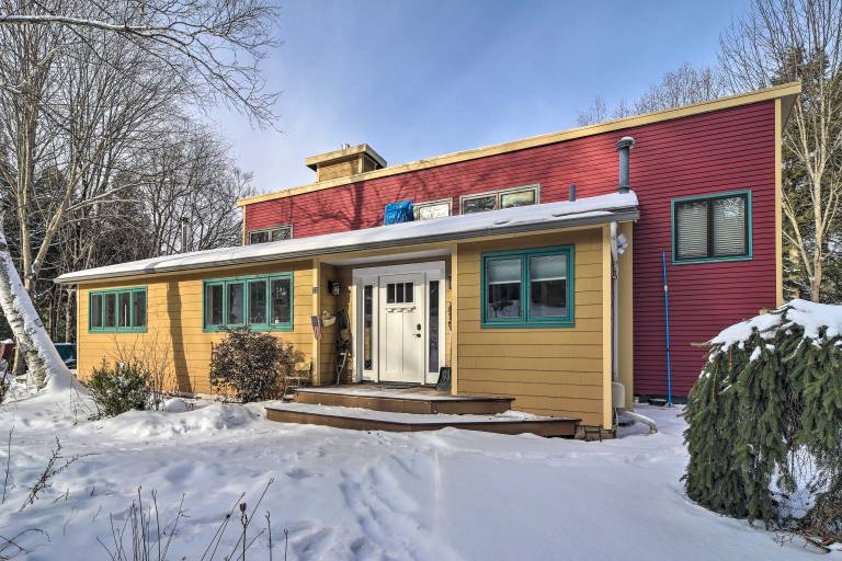 Cozy Home w/ Sauna: Mins to Stowe Mountain Resort — photo 2