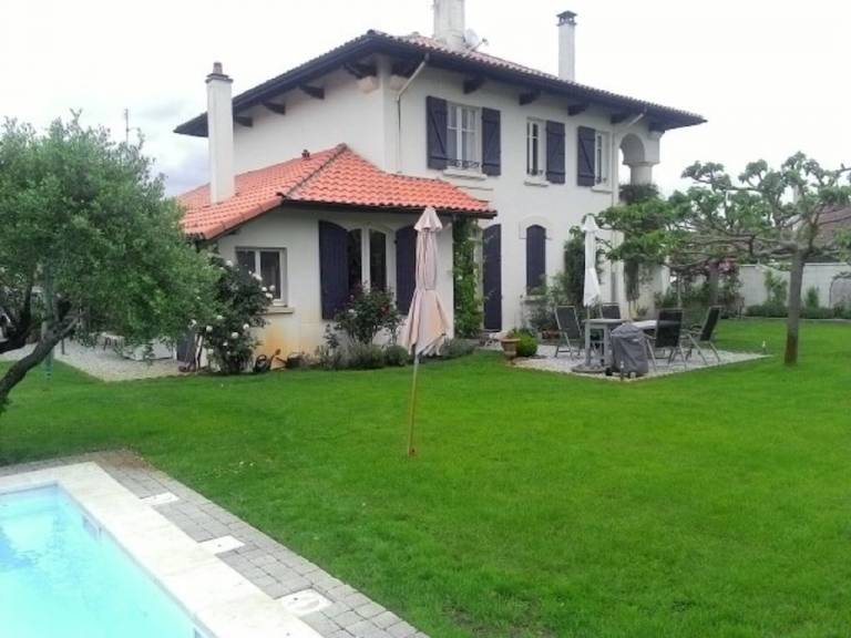 Villa Saint-Julien-en-Born