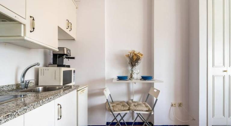 Lovely serviced apartment with patio | Pets allowed — photo 5