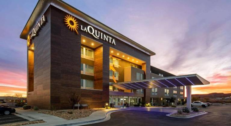 La Quinta Inn & Suites by Wyndham Kingman — photo 2