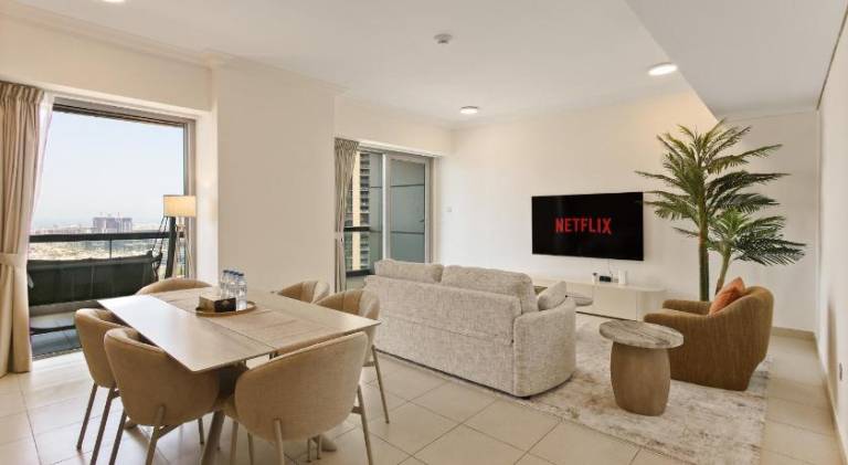 Bright 2BR with Burj, Sea & City Views - Walk to Mall — photo 2