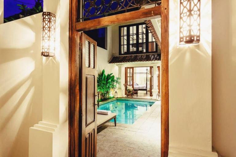 Seminyak 3 bedroom pool Villa. Walk to the beach. — photo 3