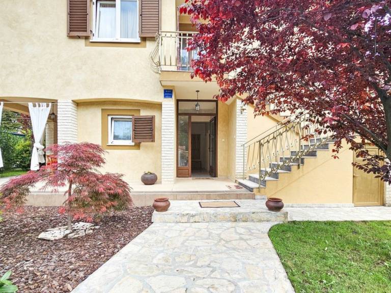 Rental apartment with terrace | Next to the beach | Pets are welcome in Novigrad