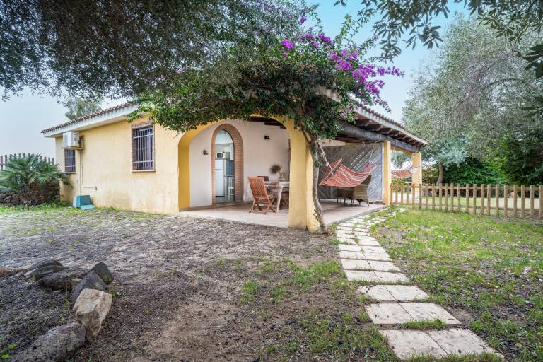 Holiday Home 'Casa Su Barone 1' with Private Terrace, Private Garden and Air Conditioning in Teo