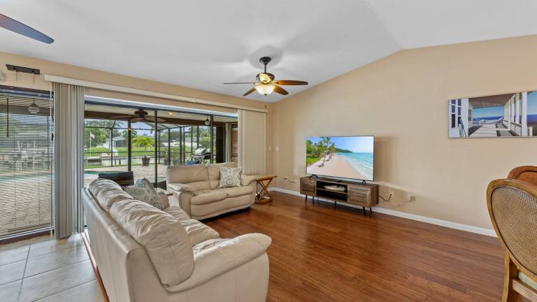 Family-friendly wonderful house with grill & private pool | Water view | Pet-friendly — photo 5