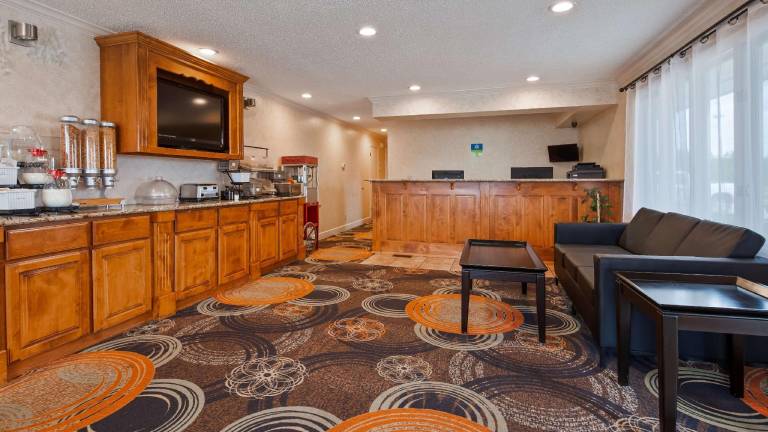 SureStay by Best Western Cameron — photo 3