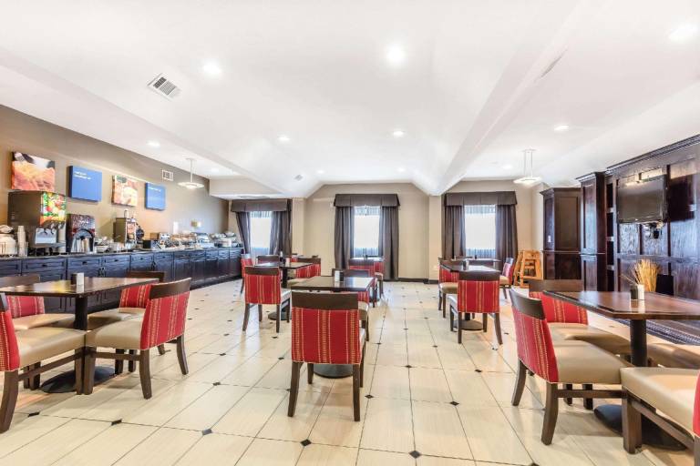 Comfort Inn & Suites Crystal Inn Sportsplex — photo 4