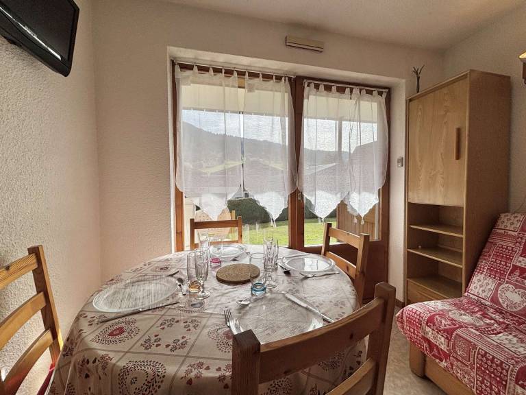 Cozy Studio Cabin with Terrace - Near Ski Slopes and Village Center, Parking Included — photo 5