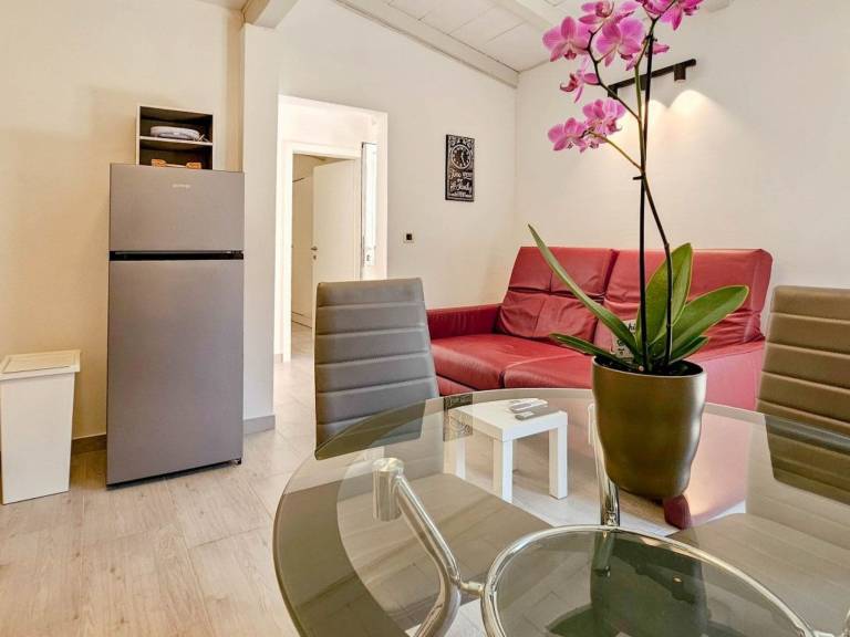 Holiday apartment with garden, barbeque & patio — photo 4