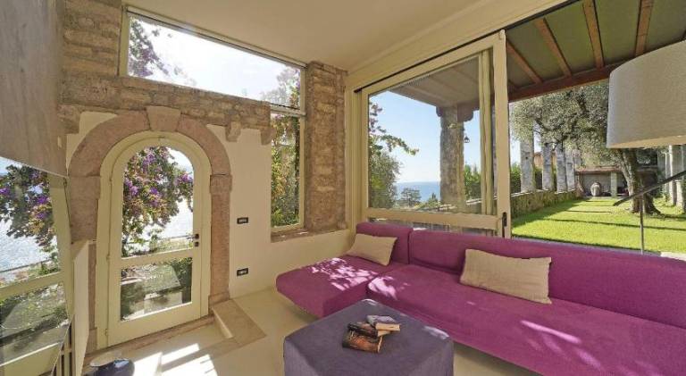Villa with pool — photo 5