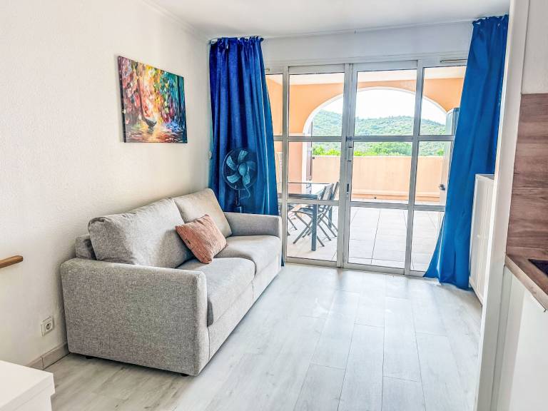 Rental apartment with yard, pool & terrace | Nature view — photo 4