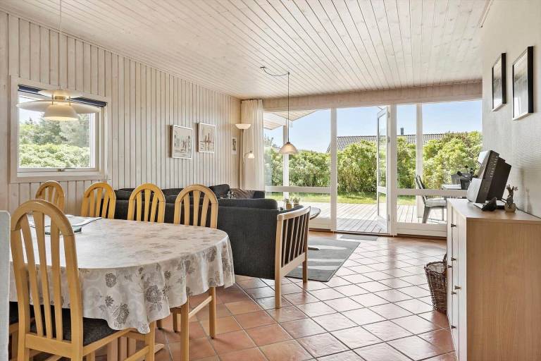 Beautiful vacation home with barbeque, terrace & sauna | Dogs allowed — photo 2