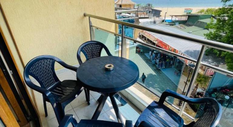 Lovely holiday apartment with patio | Close to the beach | Pet-friendly — photo 3