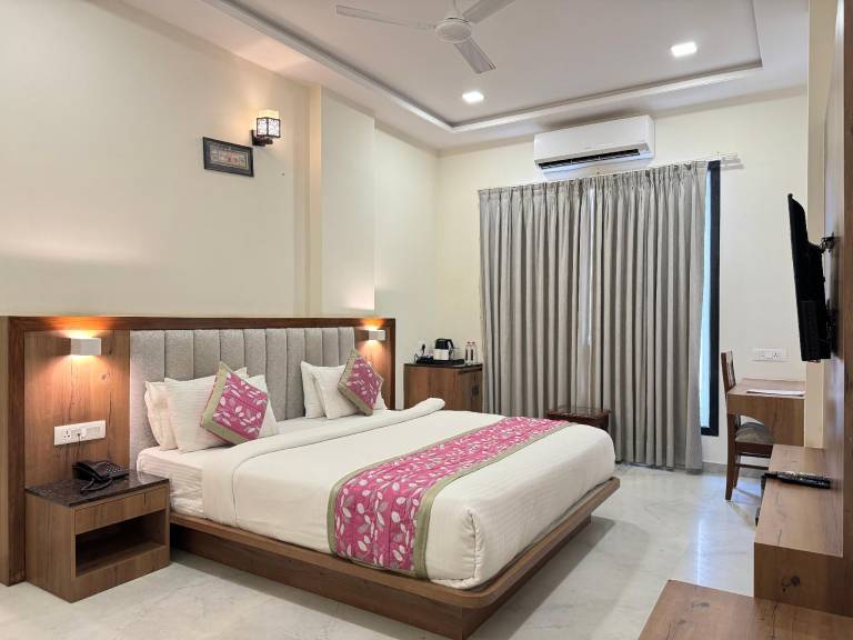 RABBIT RATNAM - By Udaipur Hotels in Udaipur