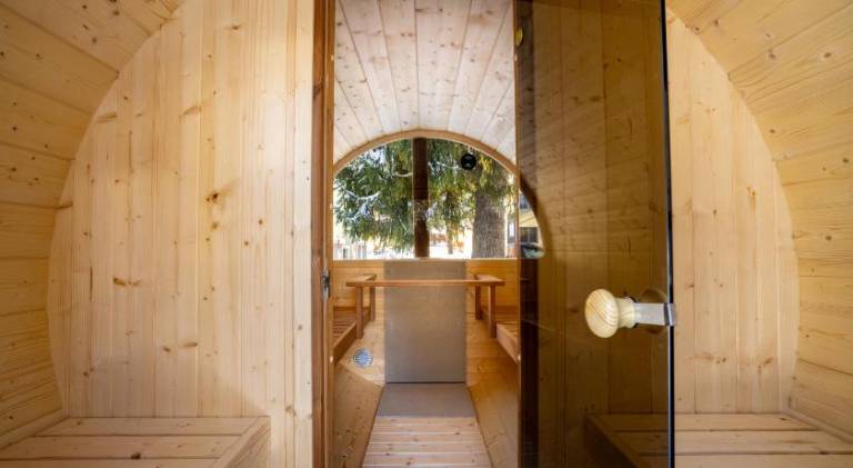 Chalet with patio & garden — photo 5