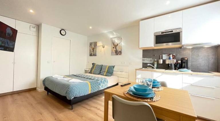 Holiday apartment with 1 room for 2 persons in Massy