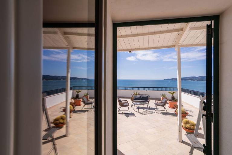Holiday apartment with terrace — photo 2