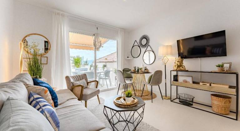 Fully equipped holiday apartment with patio, heated pool & barbecue | Dogs allowed — photo 2