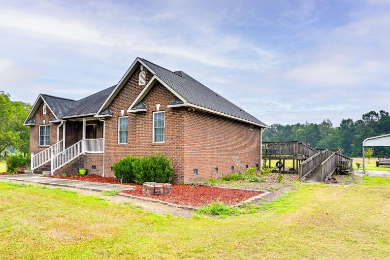 Peaceful North Carolina Getaway w/ Large Deck! in Chocowinity, NC