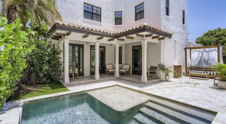 Vacation home with pool | Pet-friendly — photo 5